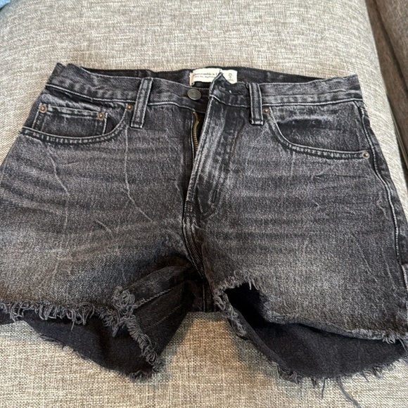 Abercrombie & Fitch Mid-Rise Boyfriend Raw Hem Denim Shorts Washed Black - Picture 10 of 12